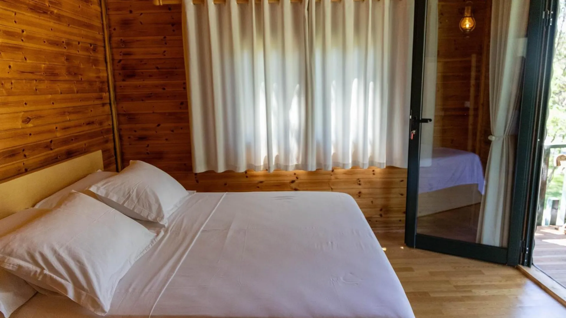 Hotel Kazerma E Cerenit Surrel