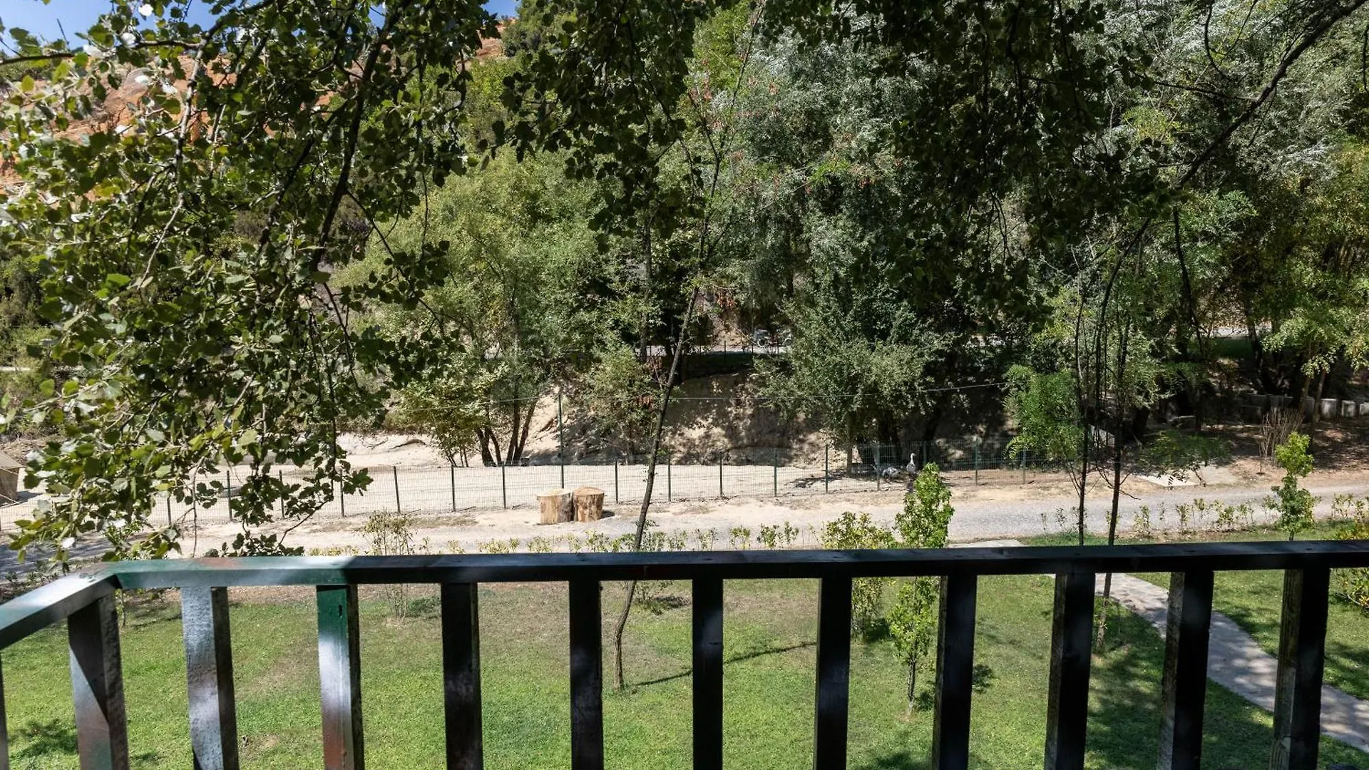 Hotel Kazerma E Cerenit Surrel