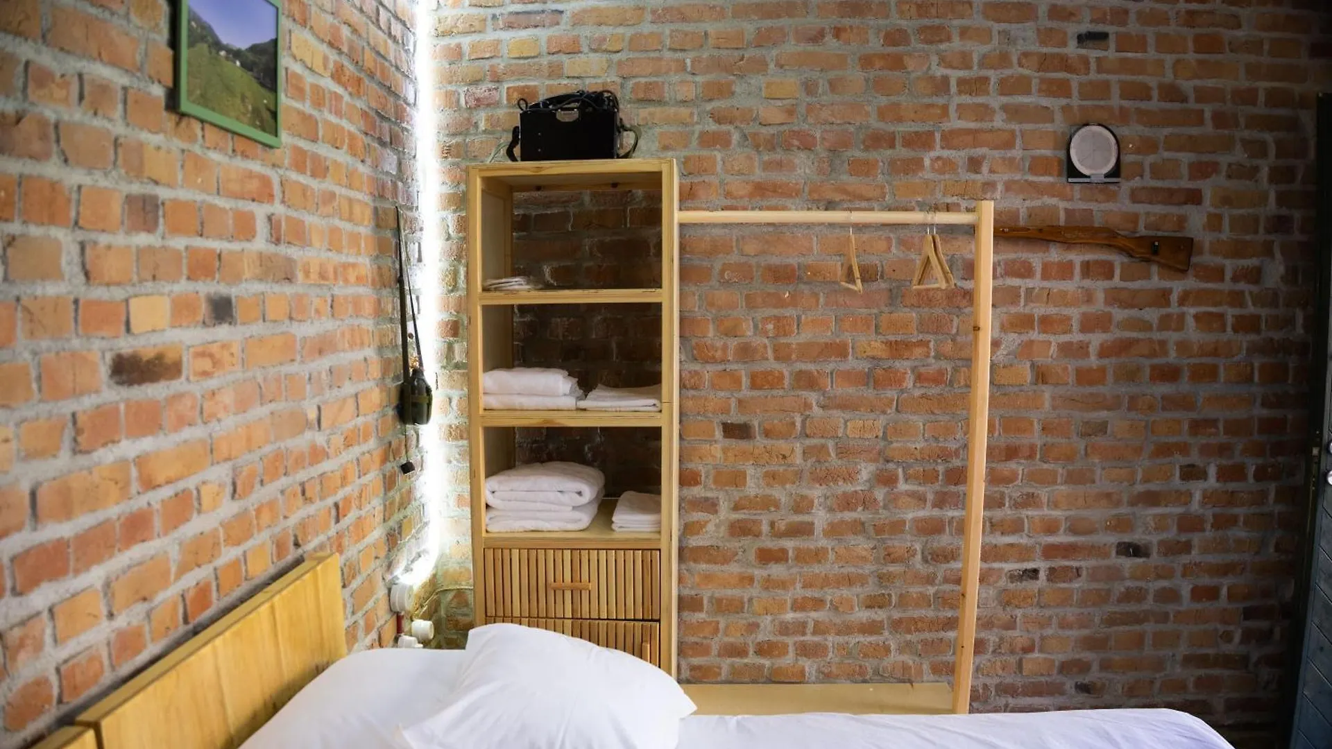 Hotel Kazerma E Cerenit Surrel