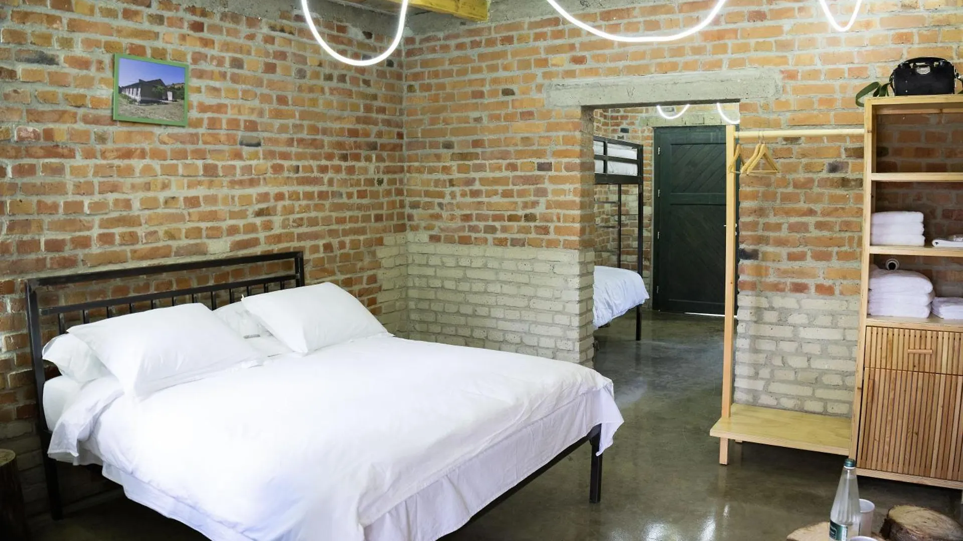 Hotel Kazerma E Cerenit Surrel