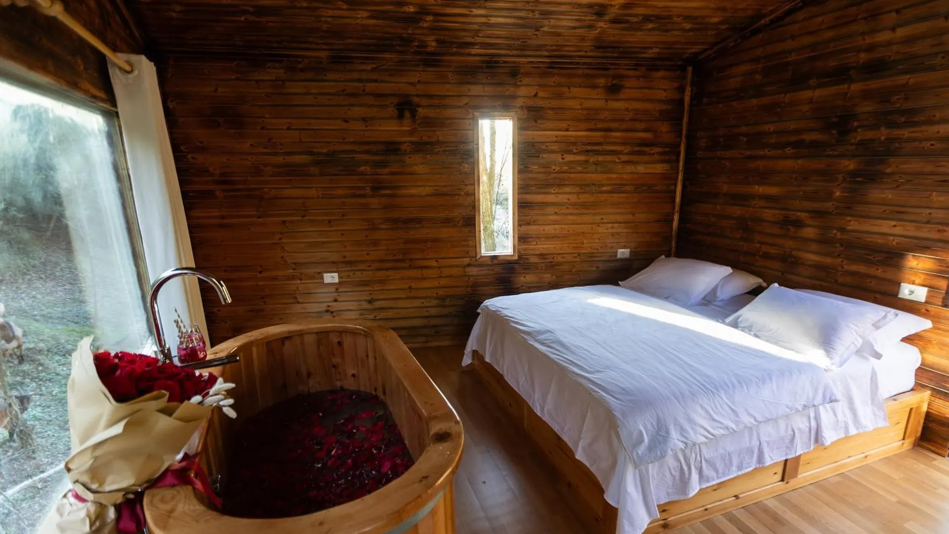 Hotel Kazerma E Cerenit Surrel