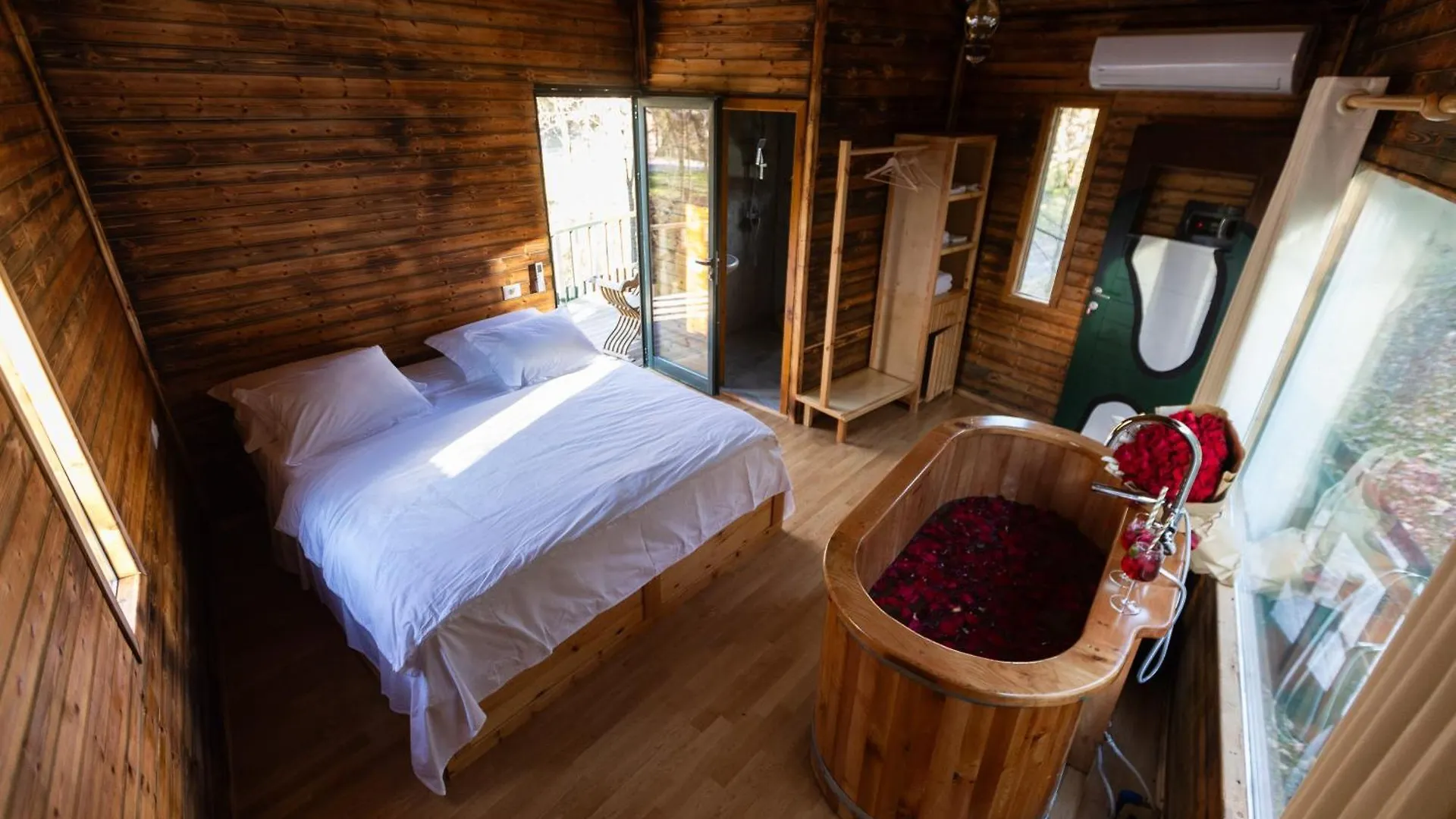 Hotel Kazerma E Cerenit Surrel